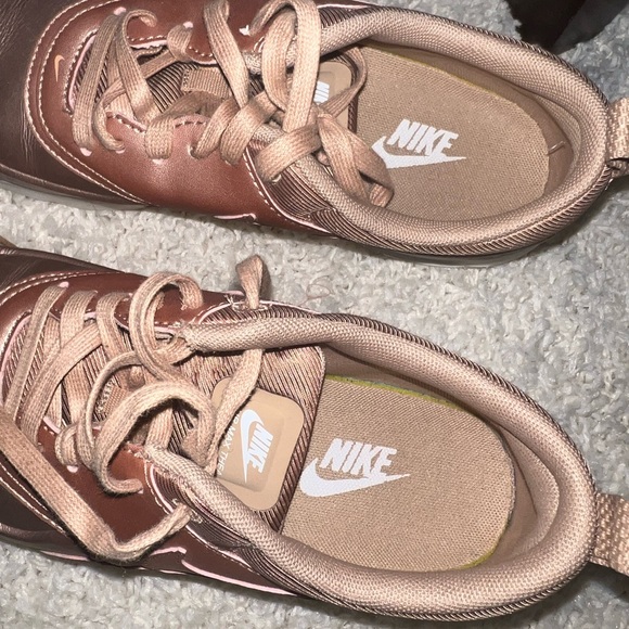 Nike Air Max Thea Rose Gold- Women’s 8.5 - Picture 2 of 3